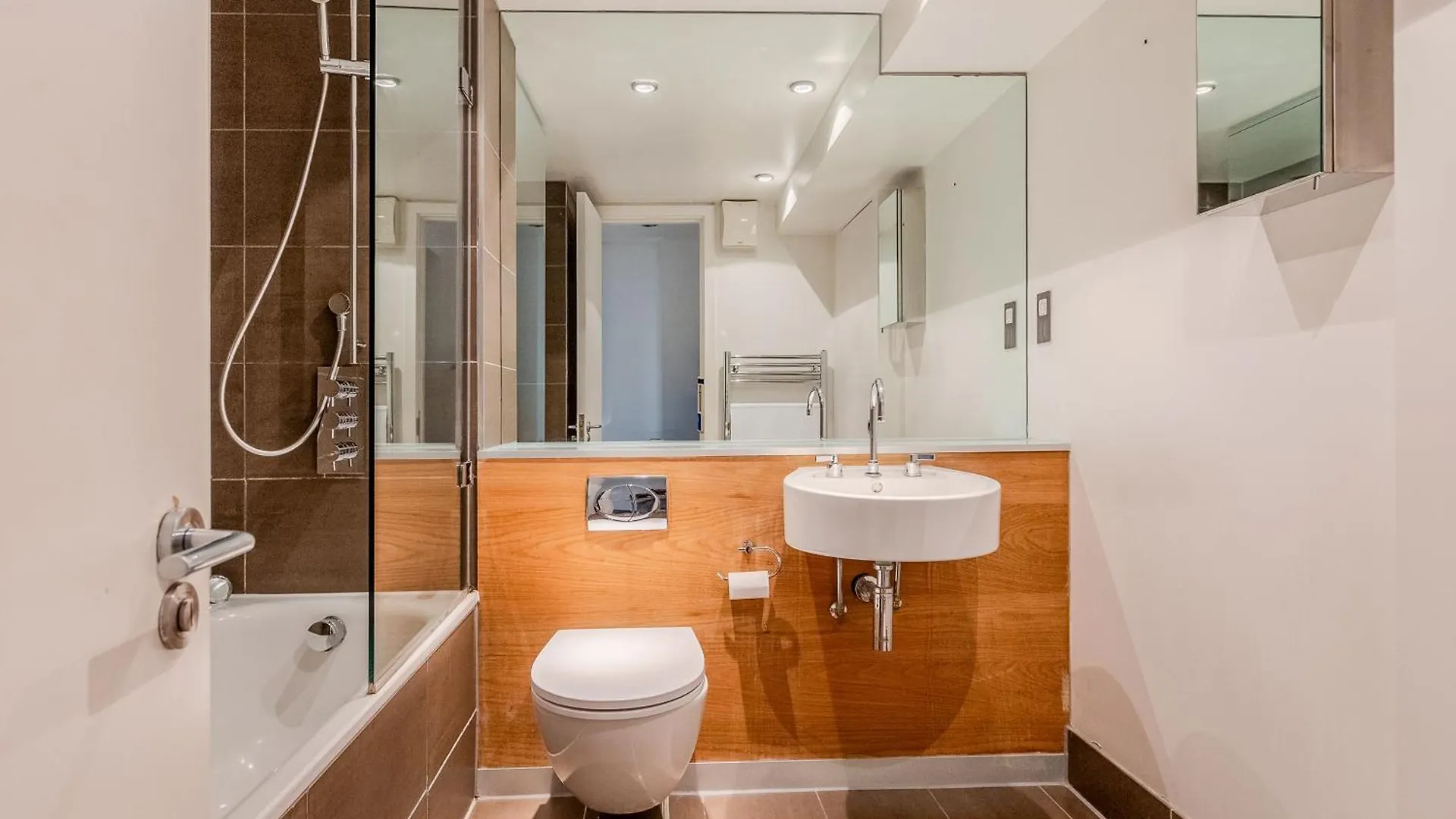 Modern 1Br Duplex Near Monument Apartment London