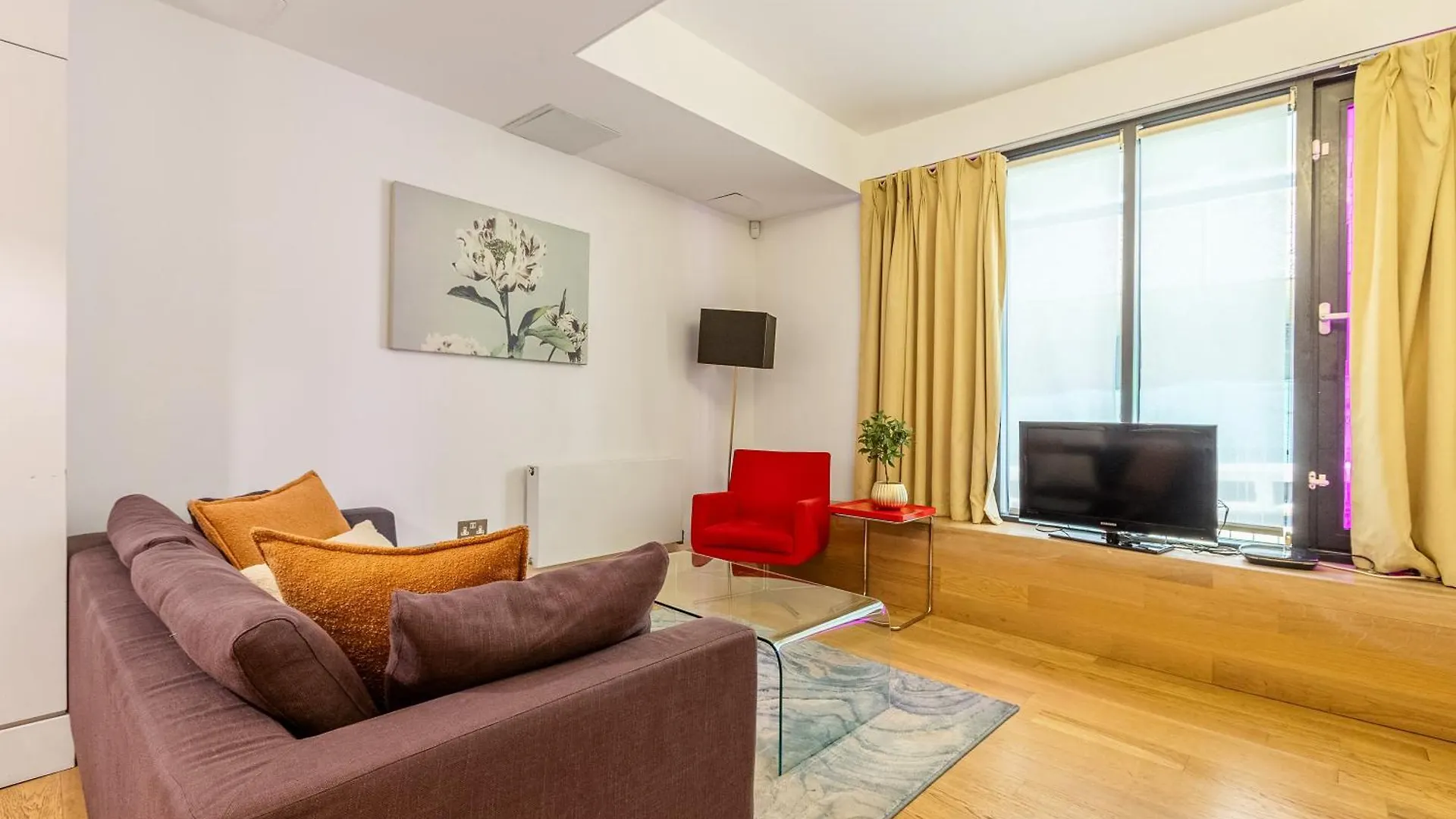 Modern 1Br Duplex Near Monument location